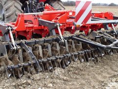 Глубокорыхлитель TINEPLOW - Ширина захвата от 3,0 до 6,0 м Глубина обработки до 50 см