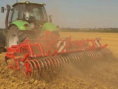 Короткая дисковая борона навесной DISKATOR M. Гидравлически складываемая рама - Навесная / Гидравлически складываемая рама. Ширина захвата от 4,0 до 6,0 м / Диски Ø 510 или Ø 560 мм