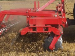 Короткая дисковая борона навесной DISKATOR M. Жесткая рама - Навесная / жесткая рама. Ширина захвата от 2,5 до 4,0 м / Диски Ø 510 или Ø 560 мм