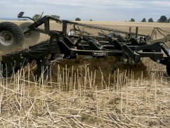 Культиватор BLACKBEAR / 4-х рядный  - Стерневой культиватор / 4-х рядное исполнение. Ширина захвата 6,3 или 8,1 м