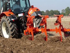 Плуг ASTER - Навесной оборотный плуг ASTER. Общая ширина 135 - 250 см.