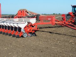 Рама-сцепка BPO - Уникальная сцепка сеялок / Гидравлически складываемая. Ширина захвата 12,0 м