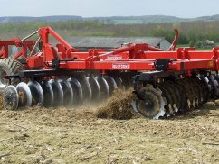 Тяжелая дисковая борона APAXR-MONO - Тяжелая Х-образная дисковая борона / Прицепная. Ширина захвата от 3,6 до 6,7 м / Диски Ø 660 х 6 и Ø 710 х 7 мм