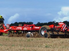 Тяжелая дисковая борона COMPACT+ - Тяжелая Х-образная дисковая борона / Прицепная. Ширина захвата от 3,2 до 5,2 м / Диски Ø 660 х 6 или Ø 710 х 7 мм